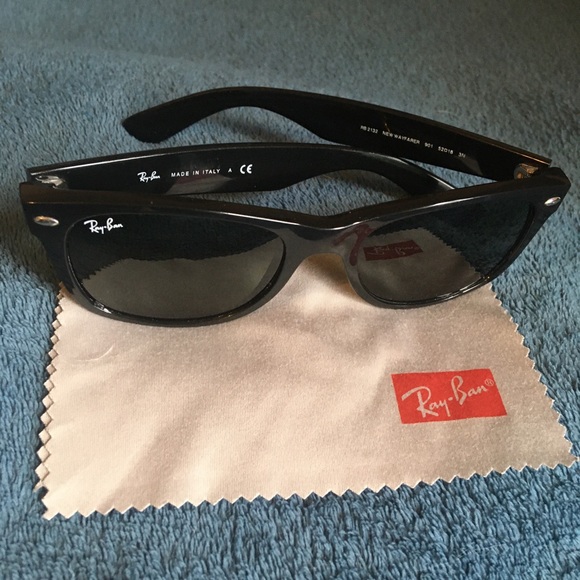 Ray Ban New Wayfarer Classic Sunglasses - Picture 9 of 16